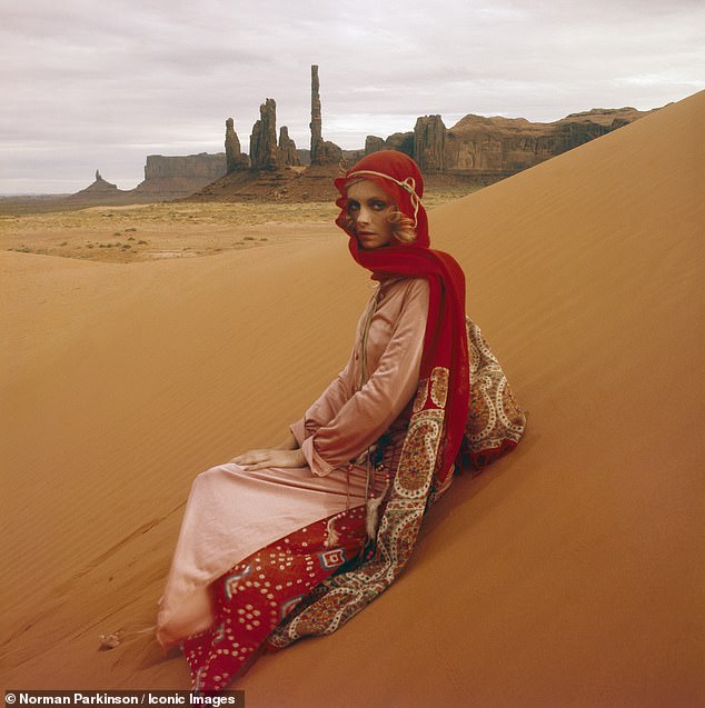 Jan de Villeneuve shot by Norman Parkinson for Vogue, 1971, Monument Valley, Arizona